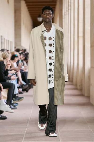 Look 27